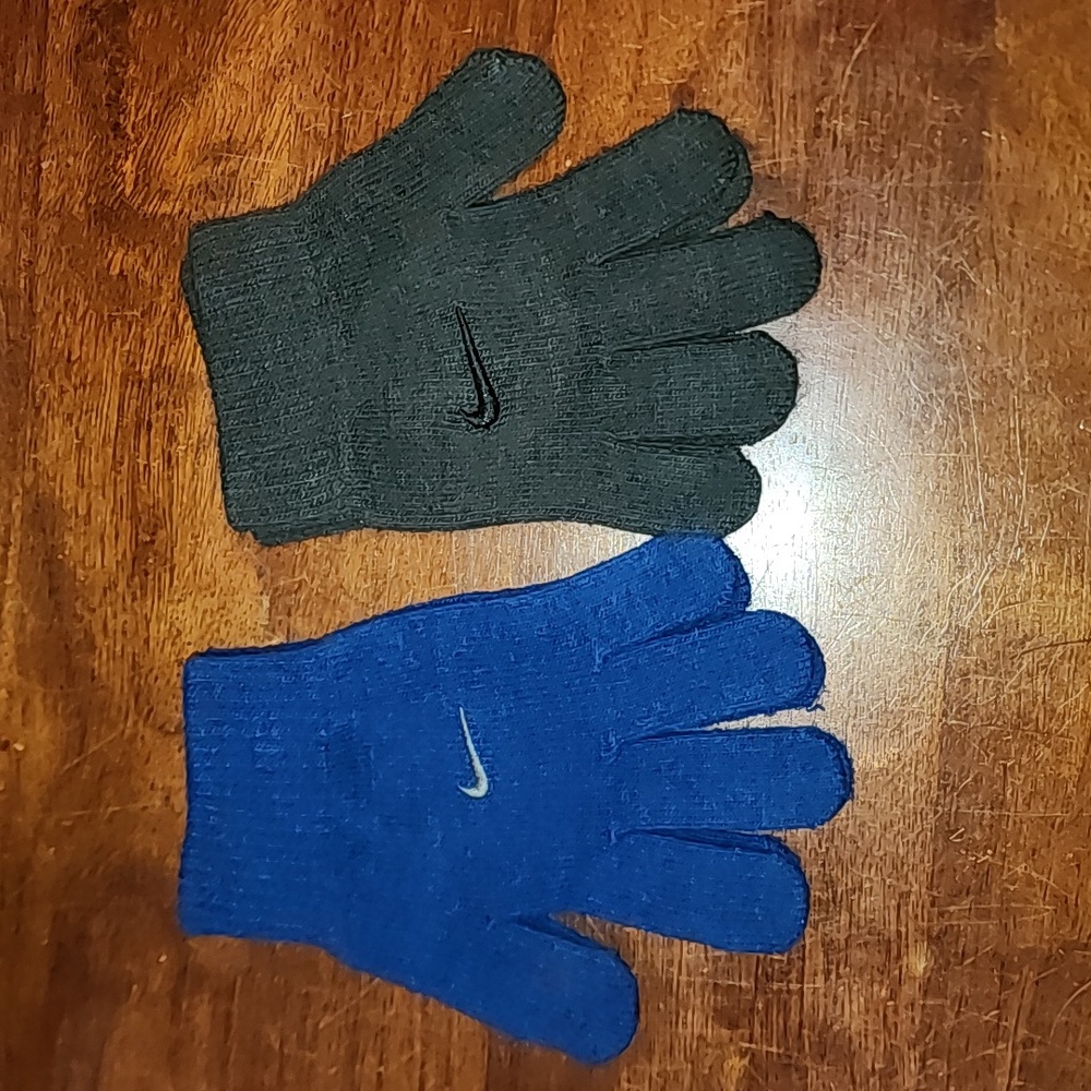 Youth Nike Gloves*